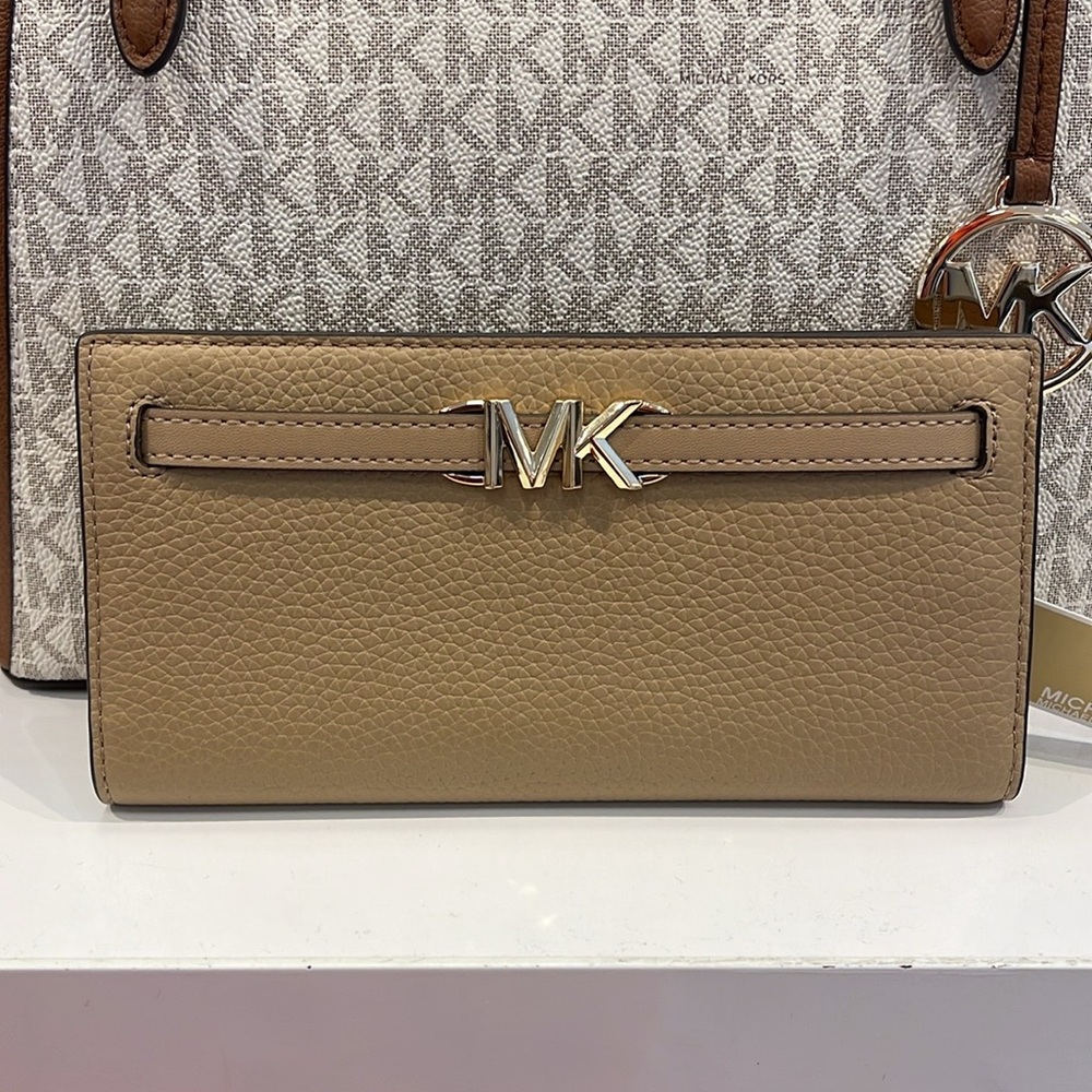 Michael Kors Reed Large Bifold Pebbled Leather Snap Wallet Card Case 
Camel 
NWT - Picture 9 of 16